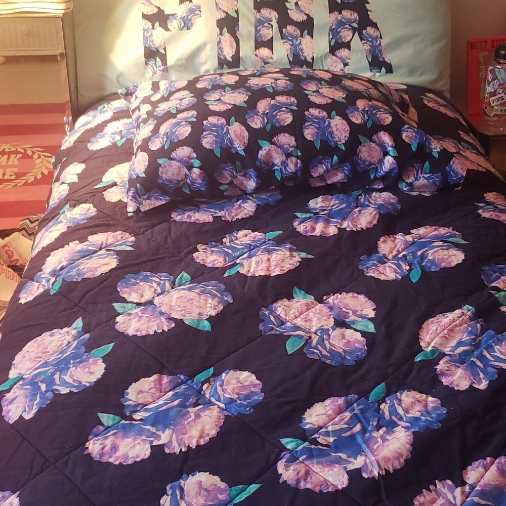 V..S PINK COMFORTER SET 3 piece